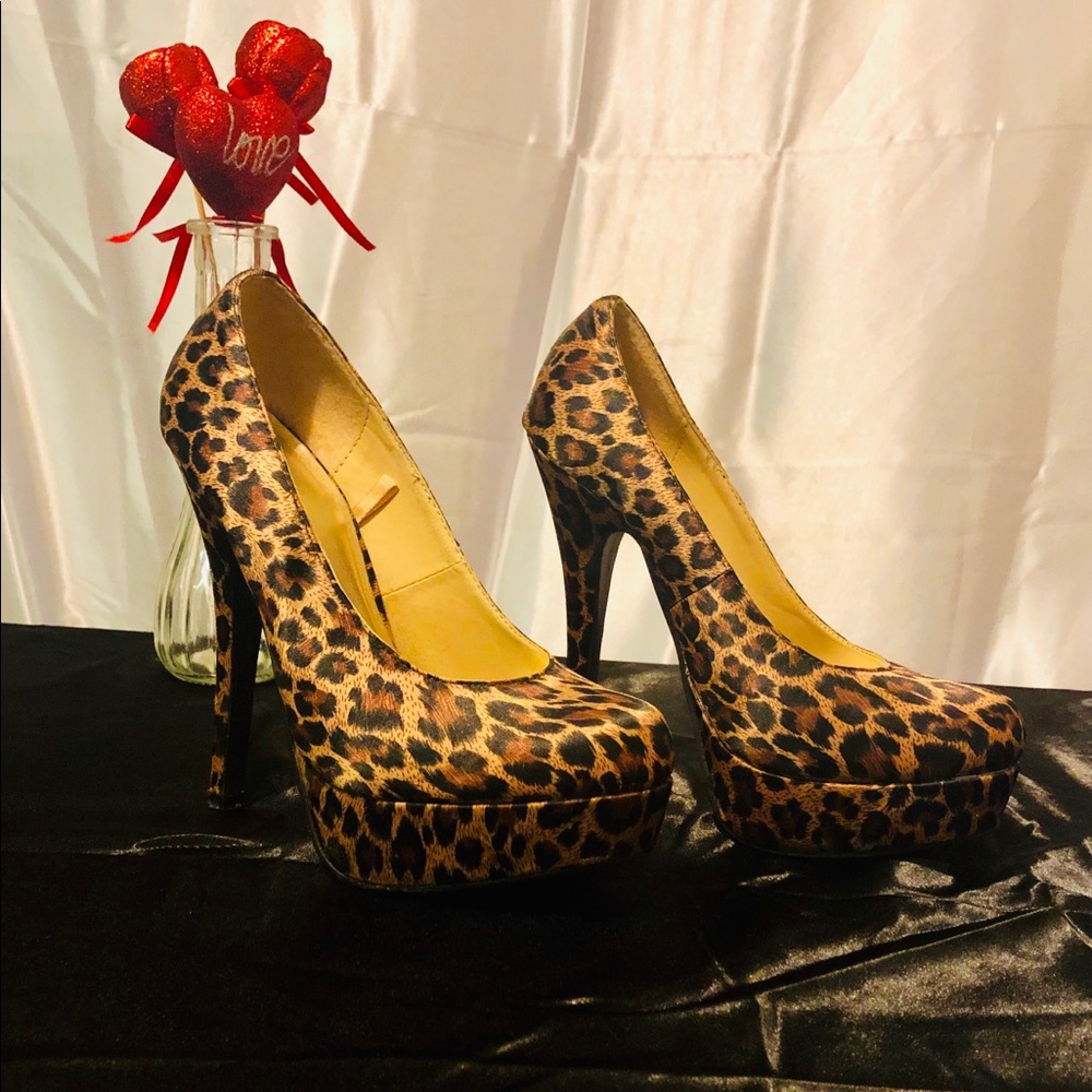 Leopard pumps